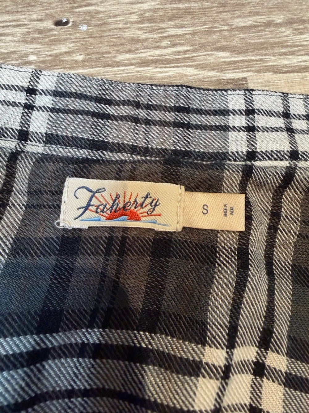 Faherty Drift Plaid Button-Up Shirt in Timberwood Plaid Size S Modal Linen - Picture 5 of 9